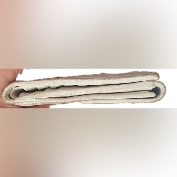 Salvatore Ferragamo Rare Pink Canvas, White Leather Pre Loved Vintage Bi-fold - Picture 5 of 12